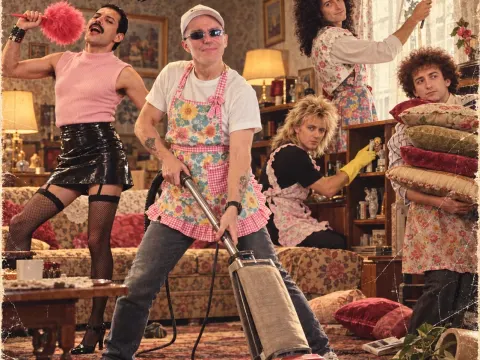 🎶 I WANT TO BREAK FREE! 🎶