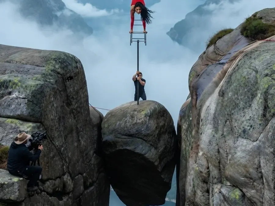 Der gewagte Balanceakt in den Kjerag-Bergen